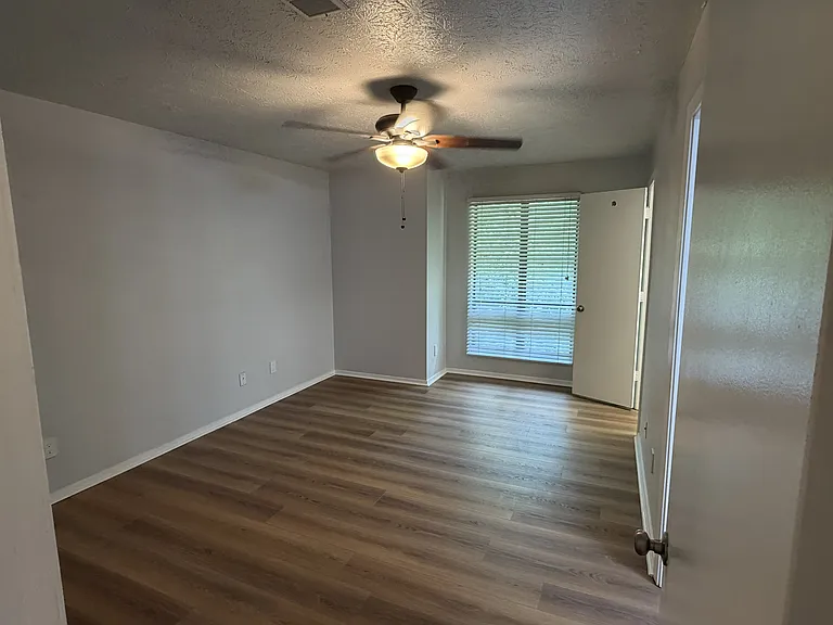 511 Warm Springs Cir — Photo 5