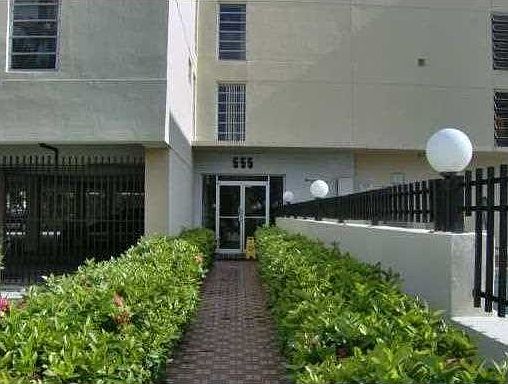 3rd image of 555 NE 123rd St APT 300