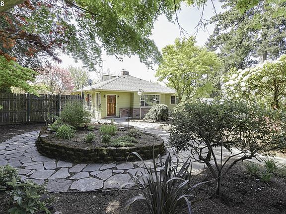 5th image of 3122 SE Balfour St