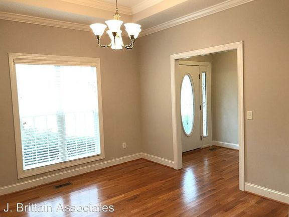 5th image of 505 Ashton Pl NE