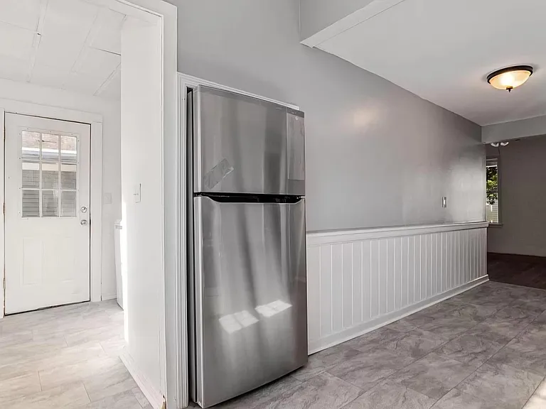 Kitchen/Laundry entry