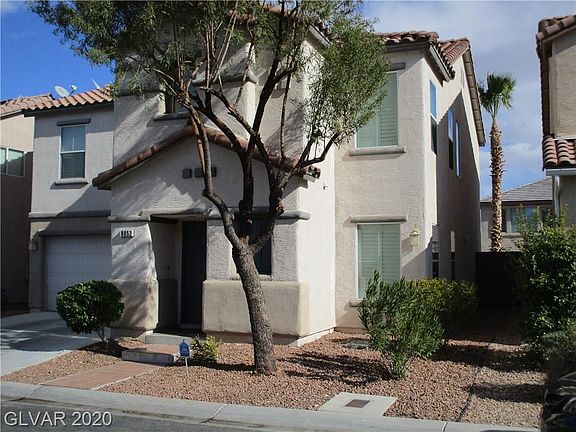 3rd image of 8052 Dutch Villas St