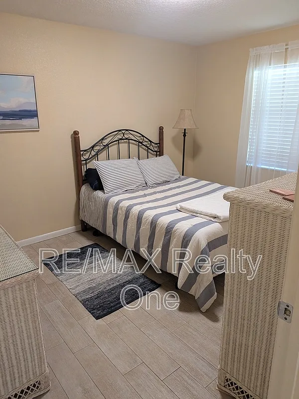 2 bed, 1.0 bath, 1000 sqft, $1,300 — Photo 4