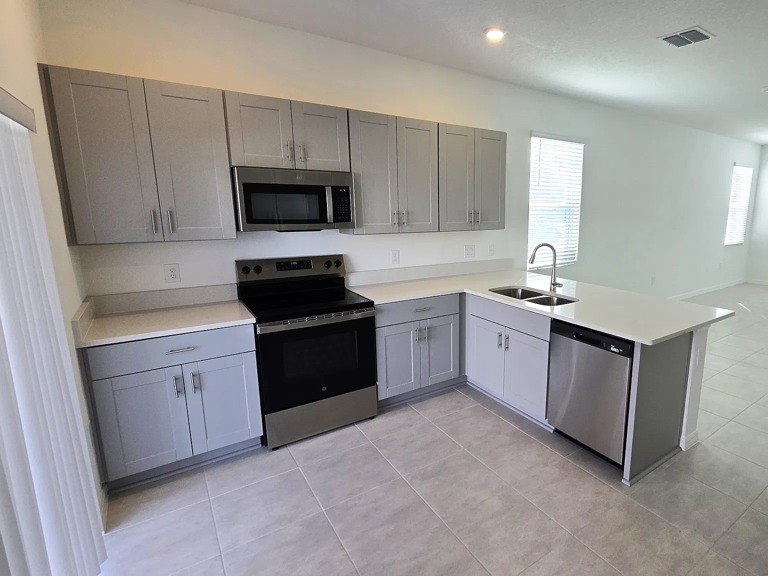 2 bed, 2.5 bath, 1550 sqft, $1,600 — Photo 1
