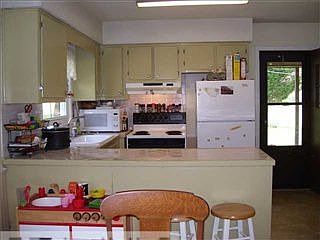 3rd image of 1843 Oak Ridge Rd