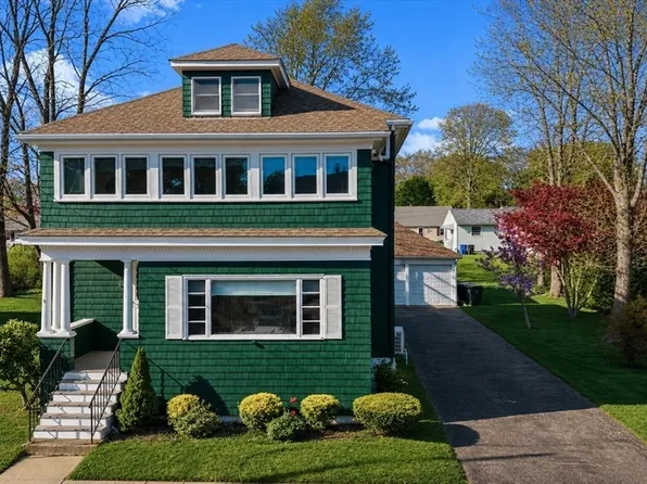 86 Newport St, Fall River, MA 02720