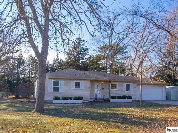 532 N 77th Cir, Omaha, NE 68114