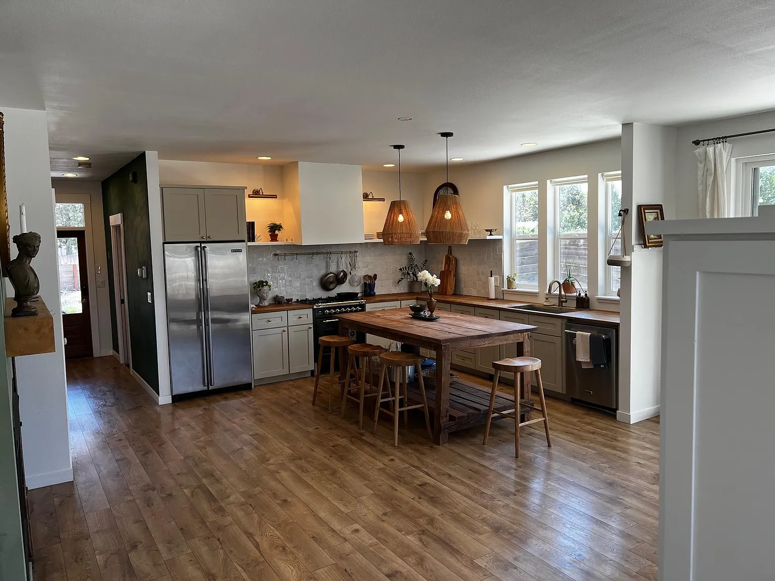 2 bed, 1.5 bath, 1738 sqft, $2,195 — Photo 2