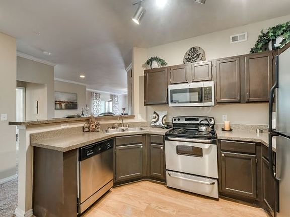 3rd image of 2825 N State Highway 360 APT 813