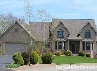 23 Kings Ln, Grove City, PA