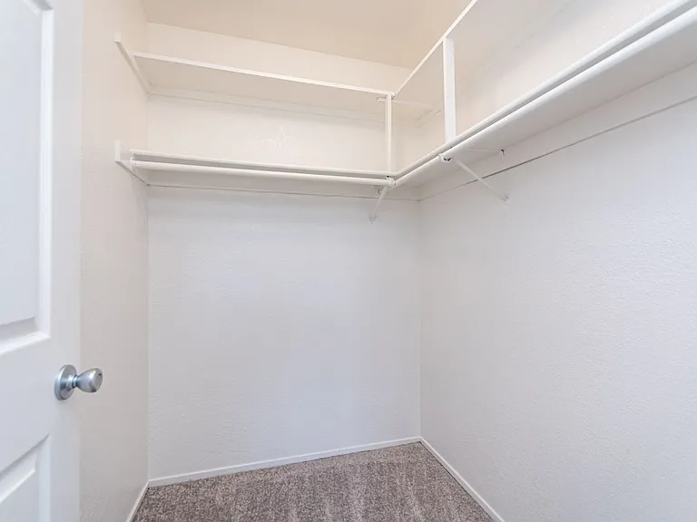 River Oaks Apartments — Photo 29