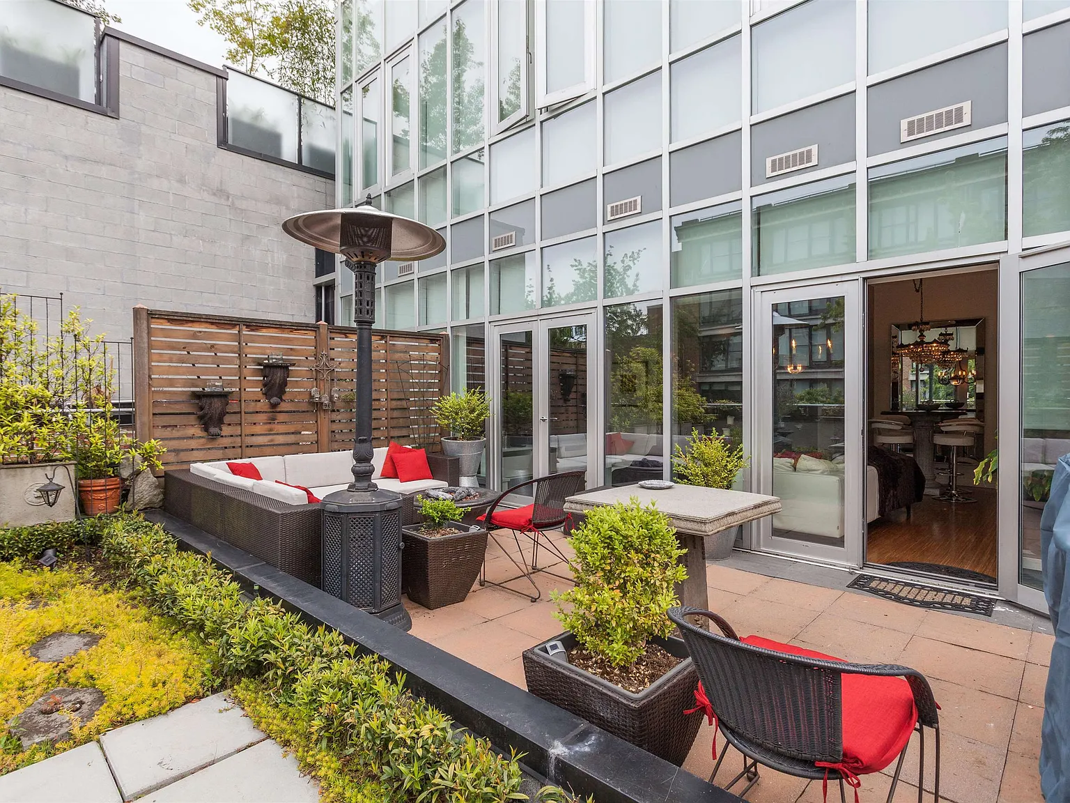 1 bed, 733 sqft, $2,990 — Photo 1