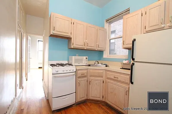 Rented by Bond New York | media 31