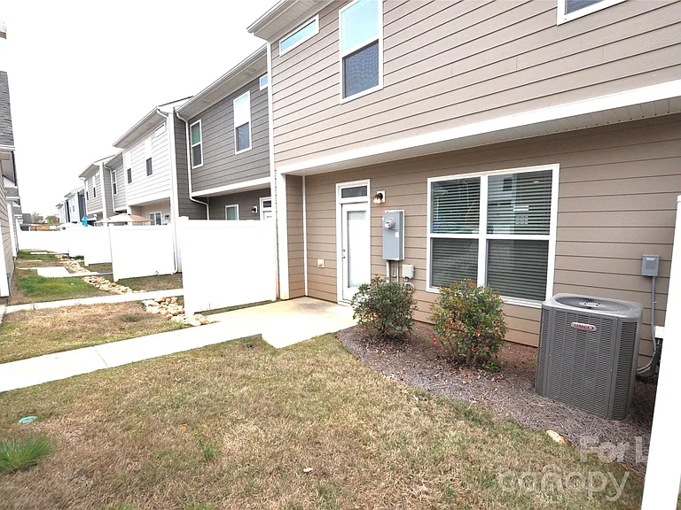536 Laurel Walk Ln — Photo 5