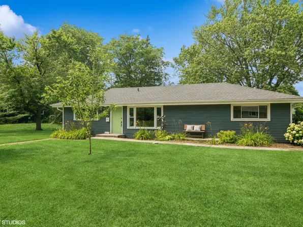 10 Rugby Rd, Lake Zurich, IL 60047