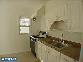 5th image of 646 Forest Ave