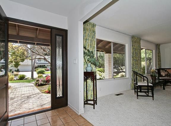 3rd image of 1082 Cathcart Way
