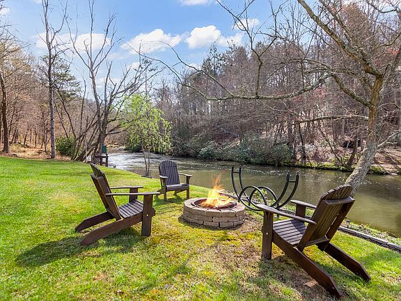 3rd image of 105 Riveredge Dr