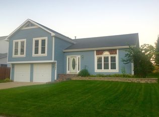 1247 Knollwood Cir, Crystal Lake, IL 60014