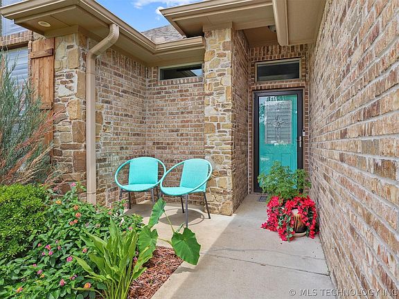 4th image of 3424 Heritage Dr