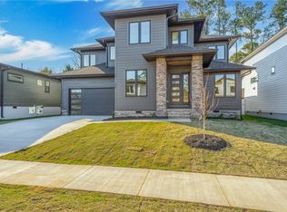 20 Village Crest Dr, Greenville, SC 29607