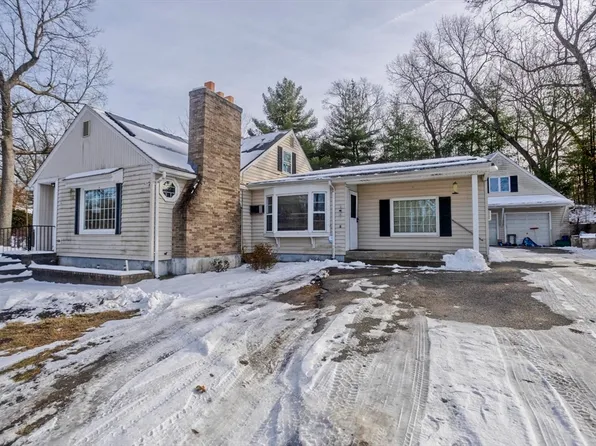 647 Plumtree Rd, Springfield, MA 01118