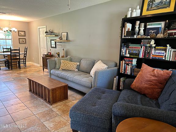 5th image of 113 Colmer Cir