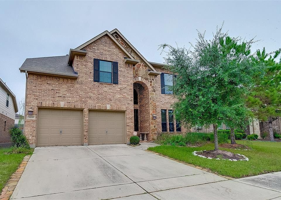 1st image of 9935 Heritage Waters Ct