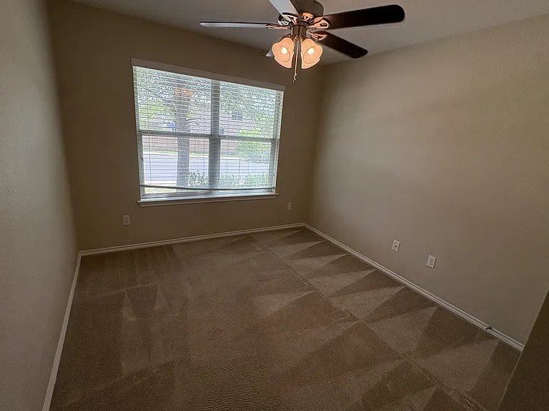 400 Gina Dr — Photo 9