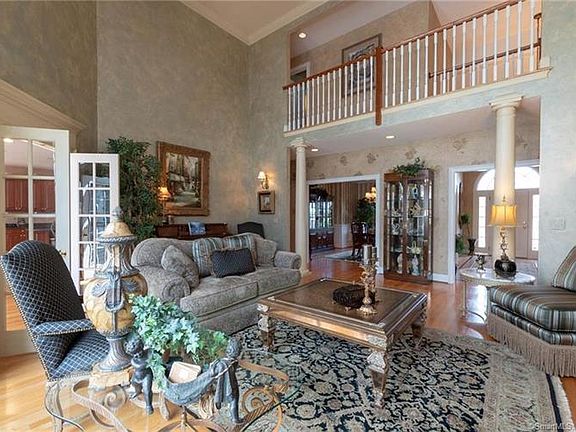 5th image of 51 Murphy Dr