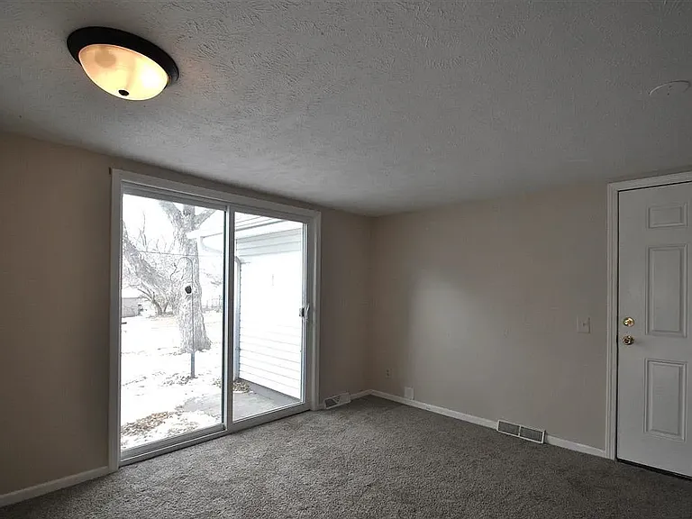 7604 Western Ave — Photo 9