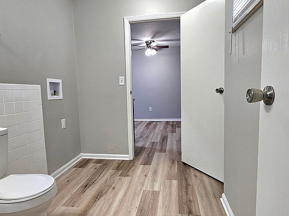 5th image of 3030-3032 Creekview Cir #3030