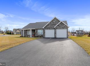 890 Dickeys Dr, Chambersburg, PA 17202