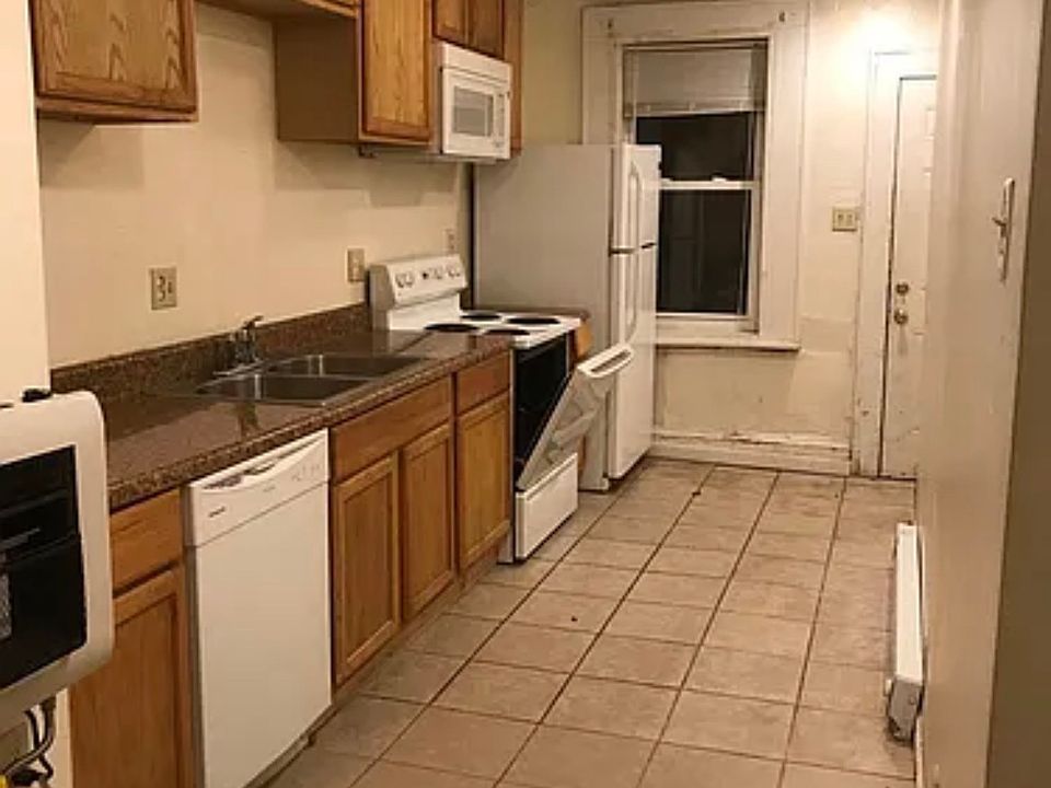 2nd image of 836 W 41st St #A
