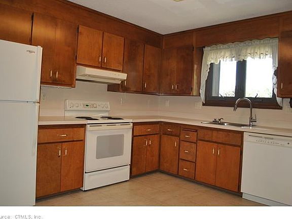 5th image of 1102 Summer Hill Dr