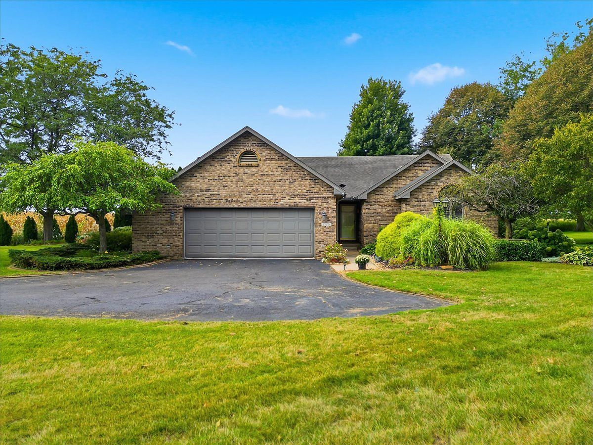 2128 Melvin Dr — Rock River Country Club