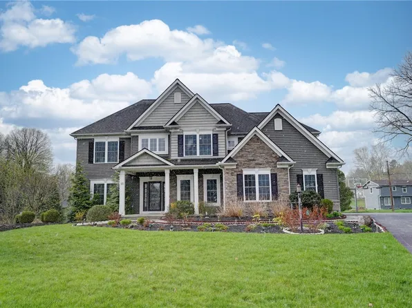 11 Rainbrooke Dr, Pittsford, NY 14534