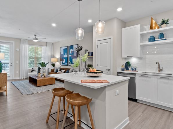 440 Burbank Ave #1311