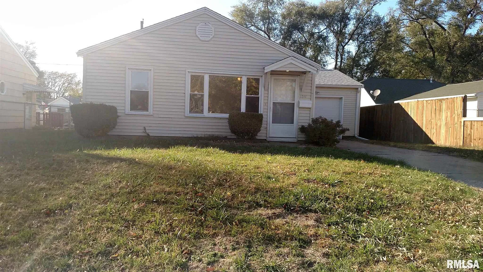 1311 Black St photo 1