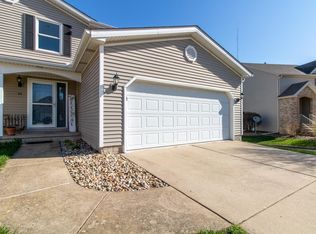 44 Rounds Rd, Bloomington, IL 61704