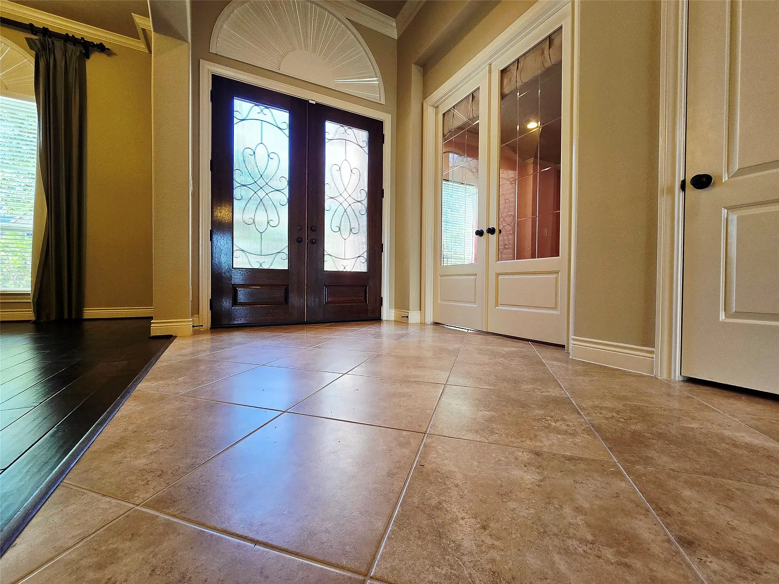 4 bed, 3.5 bath, 3768 sqft, $3,400 — Photo 3