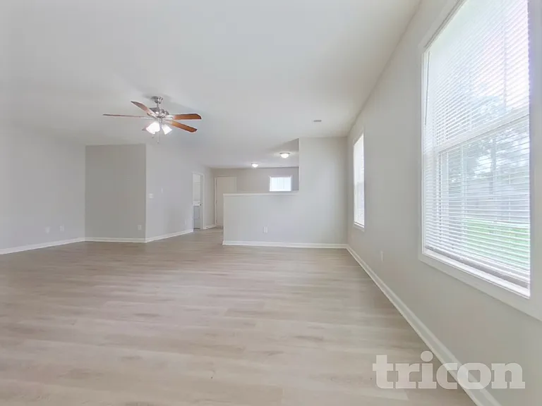 404 Castle Ridge Dr — Photo 5
