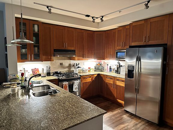 4th image of 18707 SE Newport Way APT 302