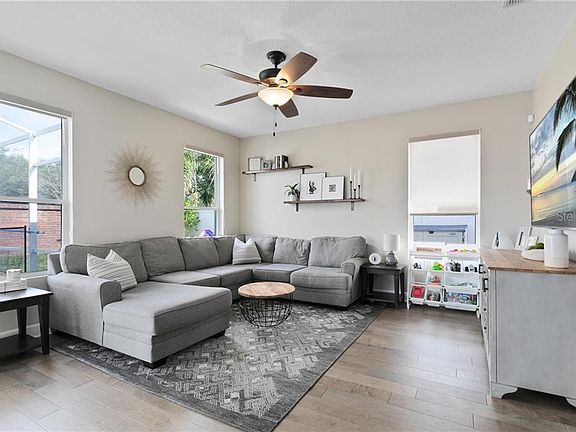 5th image of 250 Suncrest Ct