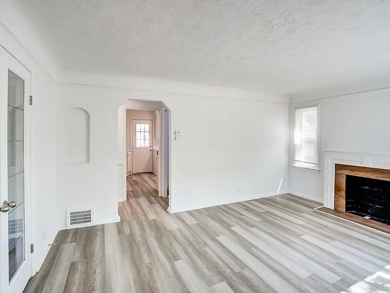 217 Grand Blvd — Photo 15