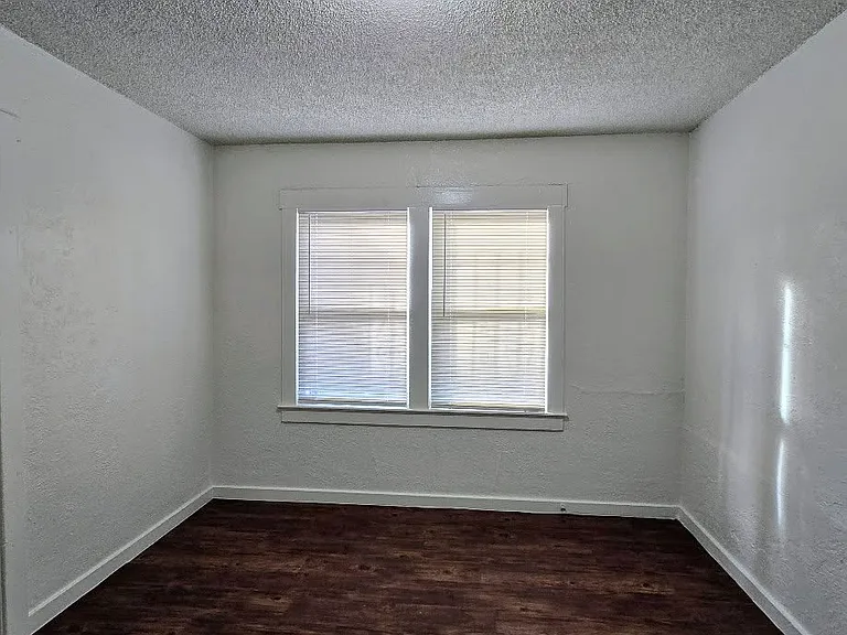 2424 E Hedges Ave — Photo 4