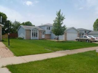 2421 Waterford Dr, Crest Hill, IL 60403