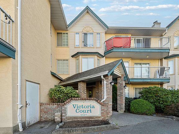 2nd image of 2567 Victoria St #206