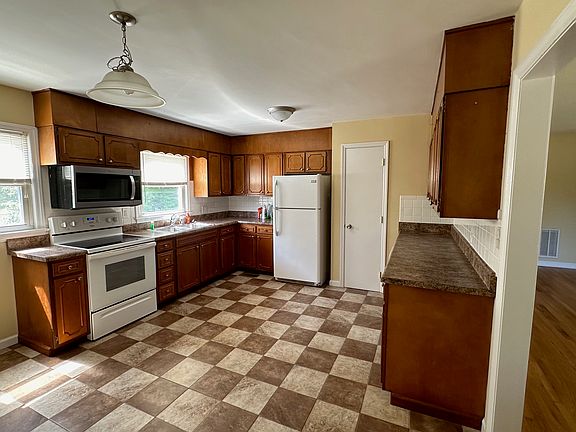 5th image of 1001 Lincoln Ave