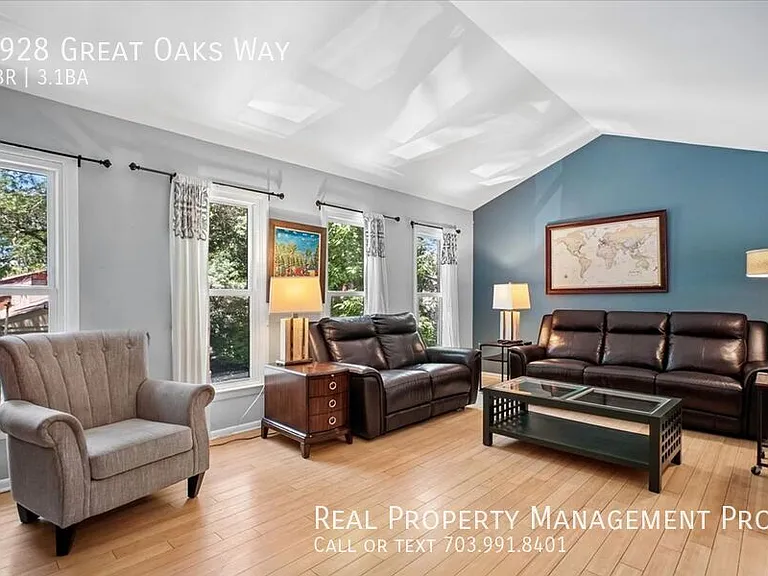 9928 Great Oaks Way — Photo 15
